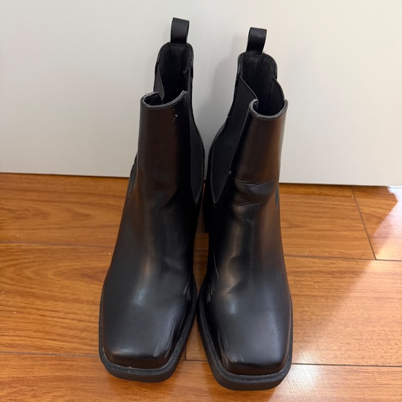 Heeled Platform Lug Sole Bootie - Picture 4 of 4